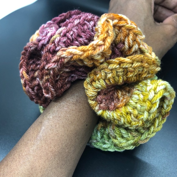 Abigail Cinnamon Cedar Crochet Hair Scrunchie Size Large - Picture 7 of 15